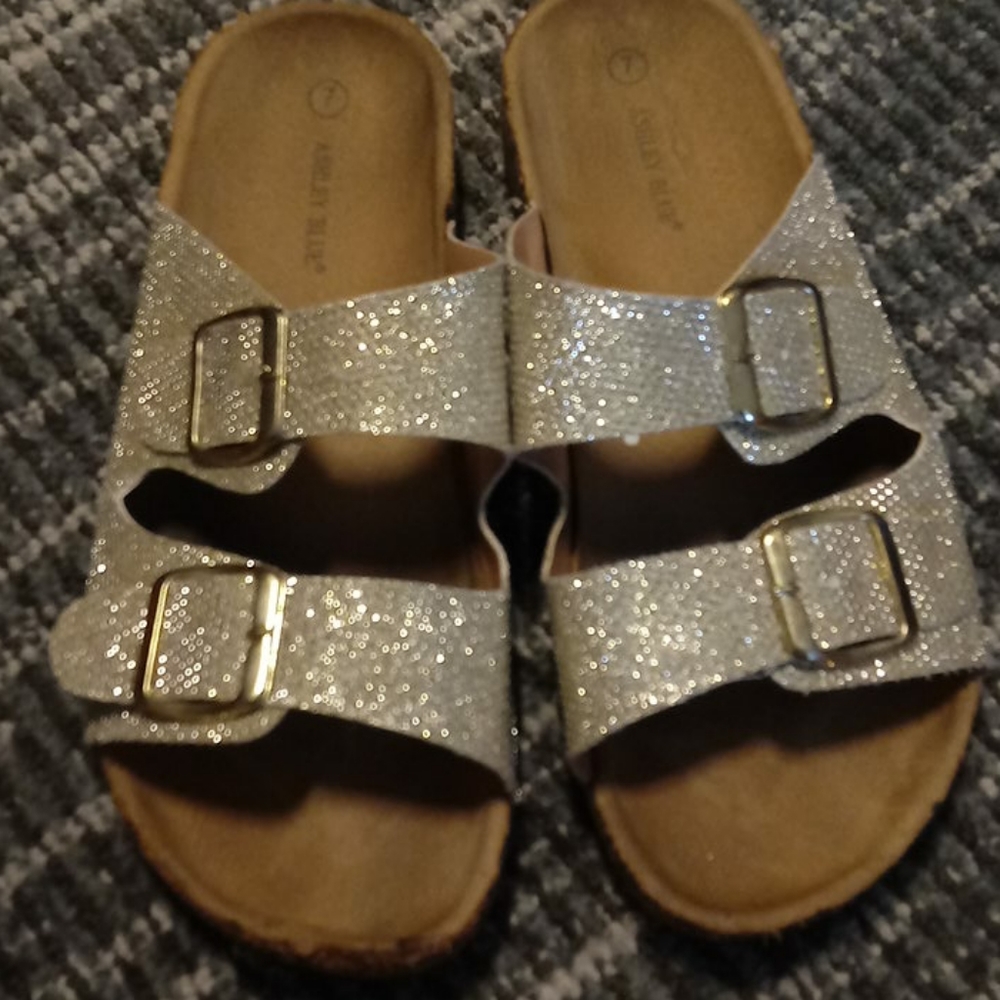 Sandles